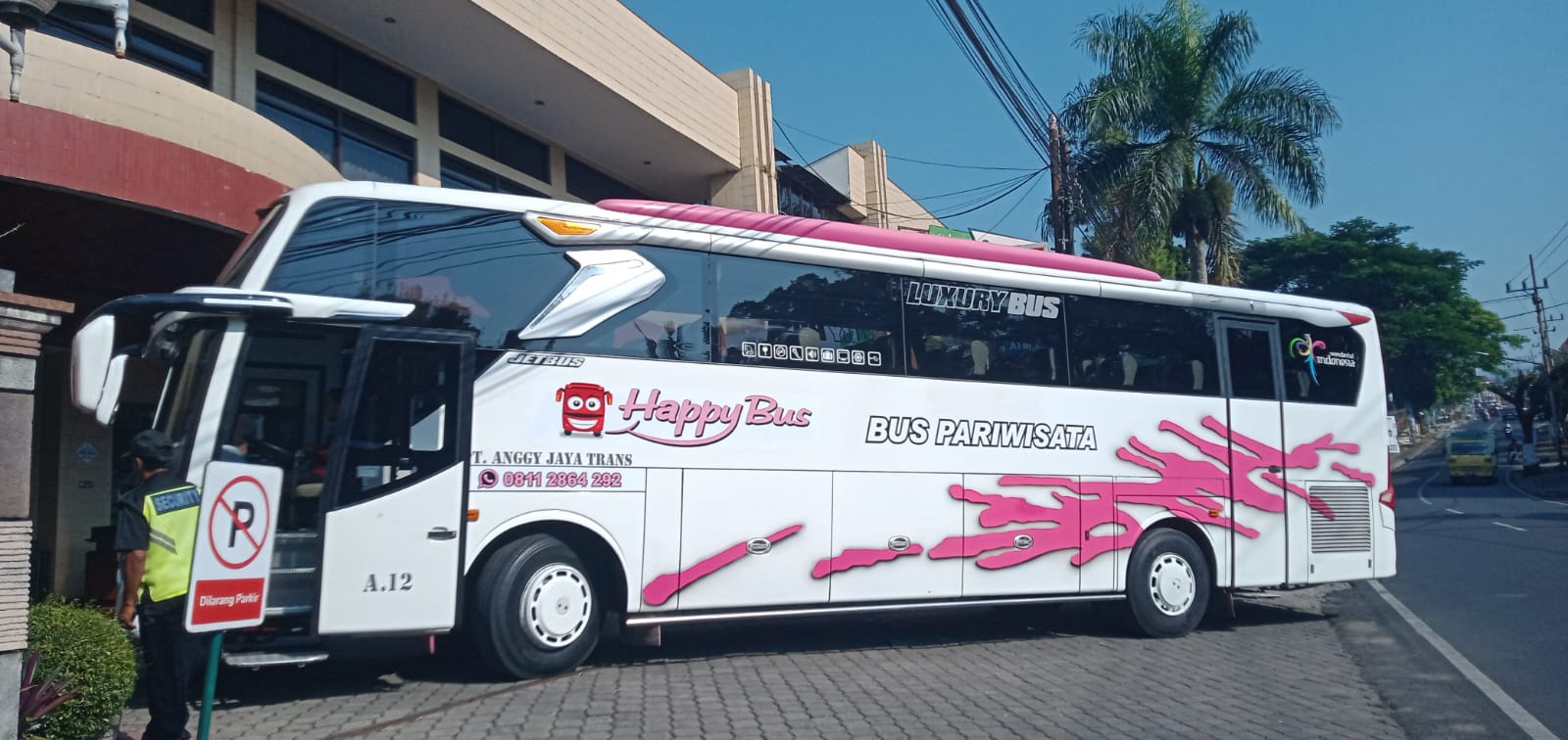 Read more about the article Mau Liburan ke Luar Kota? Simak Alasan Mengapa Kamu Harus Memilih Sewa Bus Jogja