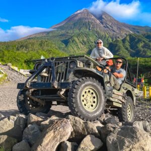 Read more about the article Panduan Wisata Sunrise dengan Jeep Lava Tour Merapi