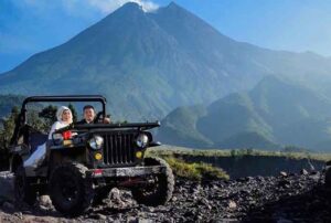 Read more about the article Lava Tour Merapi: Sensasi Seru Naik Jeep di Merapi yang Bikin Deg Degan