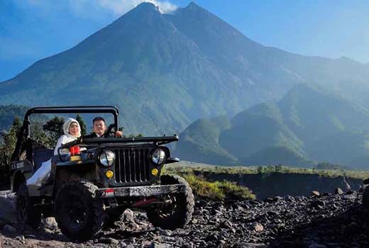 Read more about the article Lava Tour Merapi: Sensasi Seru Naik Jeep di Merapi yang Bikin Deg Degan